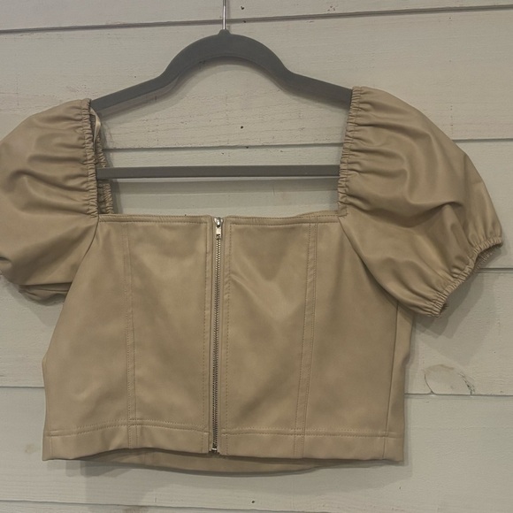 7 For All Mankind NWT Faux
Leather Crop Top Size Medium - Picture 11 of 16